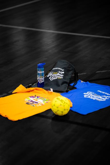 Camp-Shirts und Trinkflasche aus dem Camp 2026