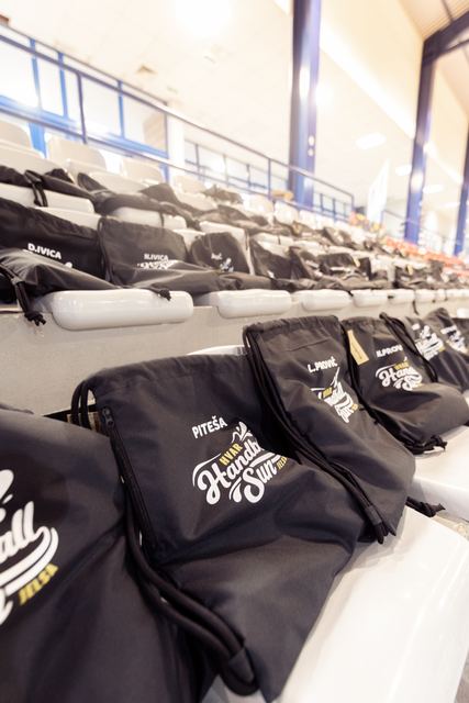 Ausgabe der Camp-Ausrüstung 2026 in der Sporthalle